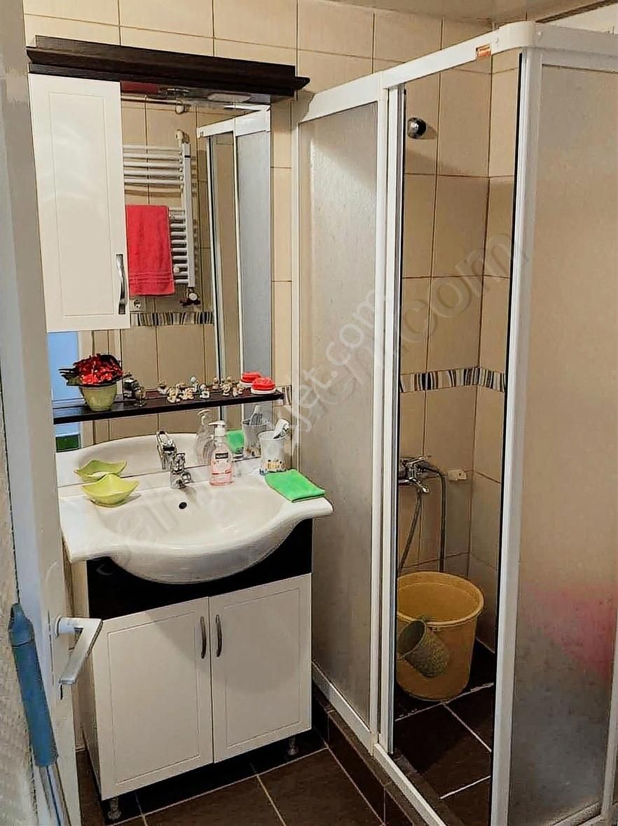 Güvenevler Mesnevi Caddesinde 3+1 Satılık Daire