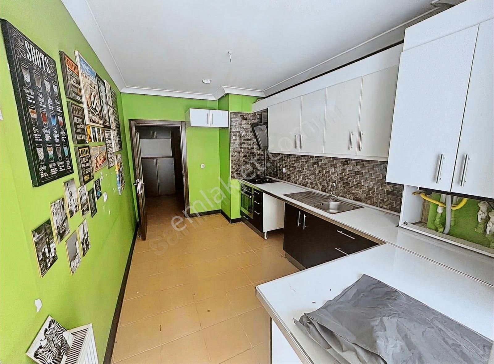 Dikmen Park Vadi Evlerinde 3+1 Satılık Daire