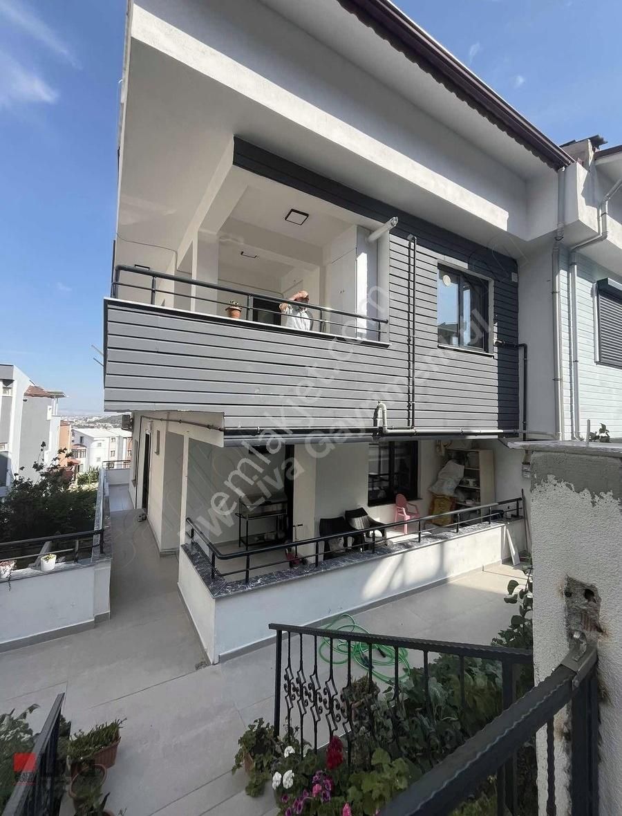 Liva'dan Kuvayi Milliye Mahallesinde 5+2 Satılık Villa