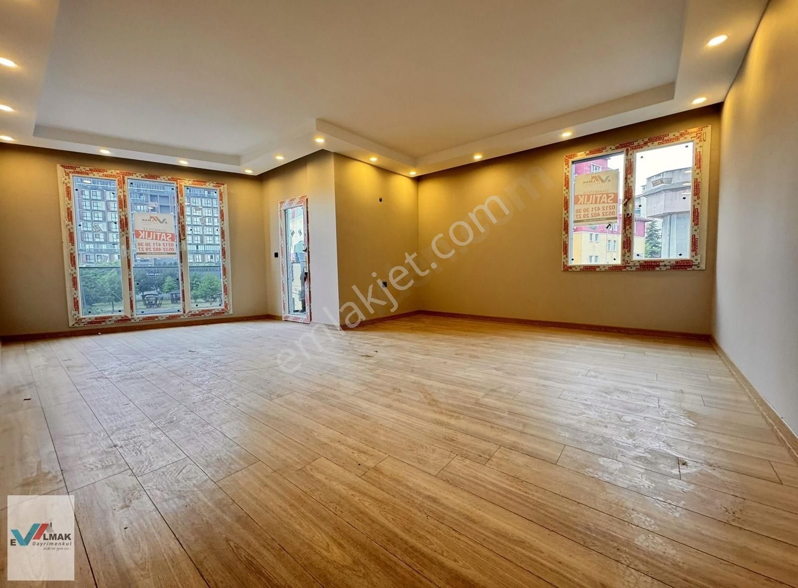 Evalmak'ta Tevfikbey Mah.de 4+1(180m2) Asansörlü Otoparklı Sıfır