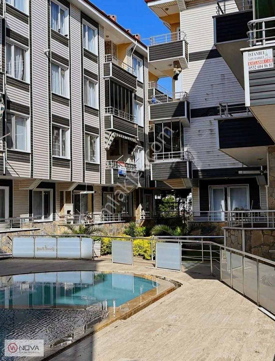 Green Park Evleri Havuz Manzaralı 1+1