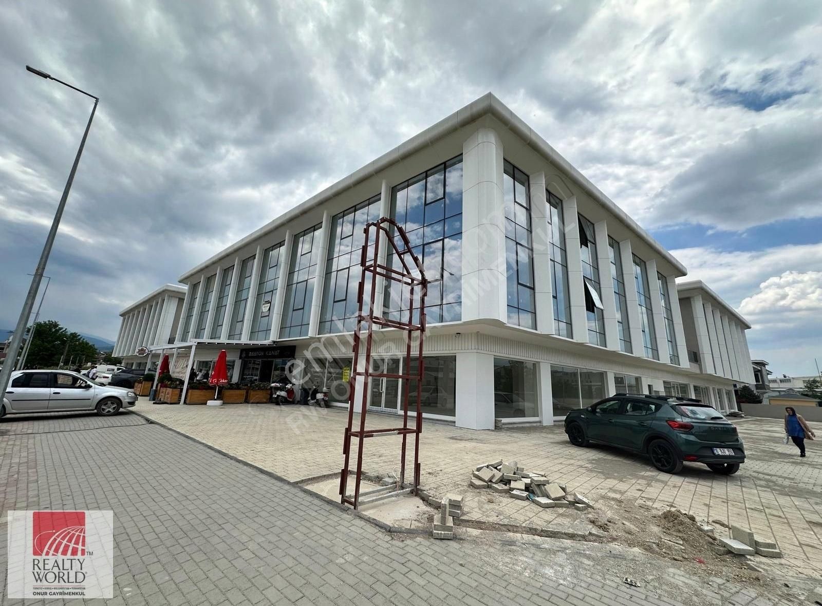 Taha Dumlu'dan Kozluca Yolunda Kiralık 75 M2 Büro&ofis