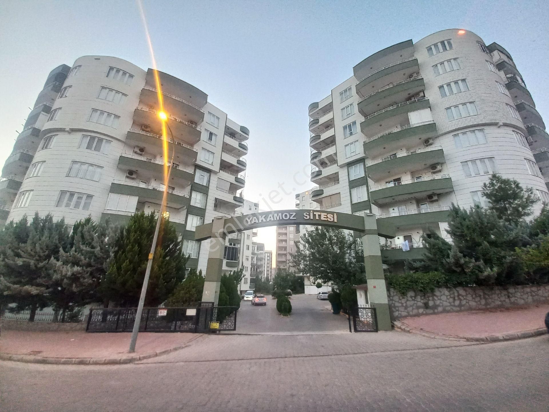 Karaköprü Doğukent'te Yakamoz Sitesinde Kiralık 2+1 Düz Giriş
