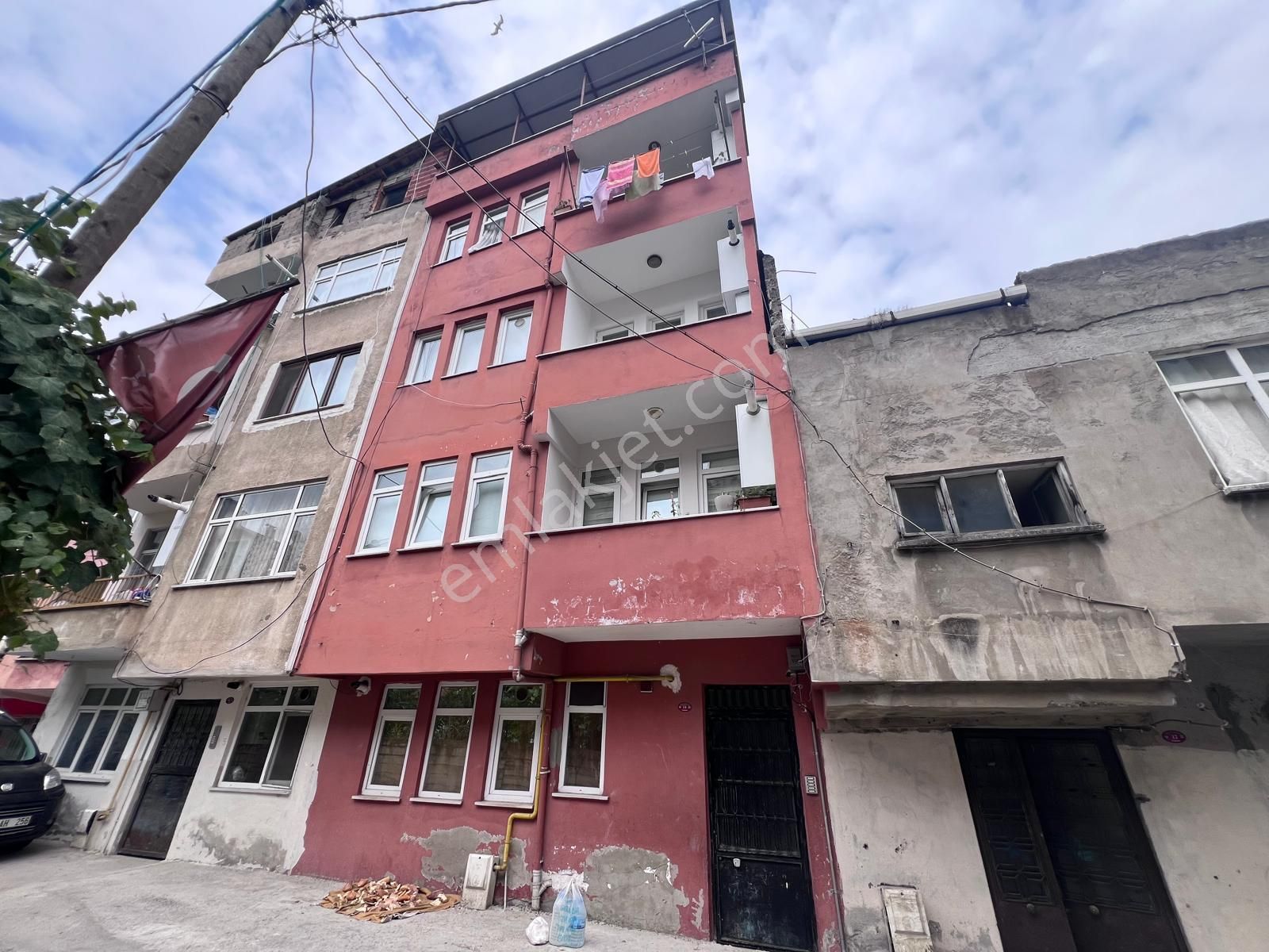 Trabzon Ortahisar Aydınlıkevler'de 2+1 Çatı Katı Kiralık Boş Daire