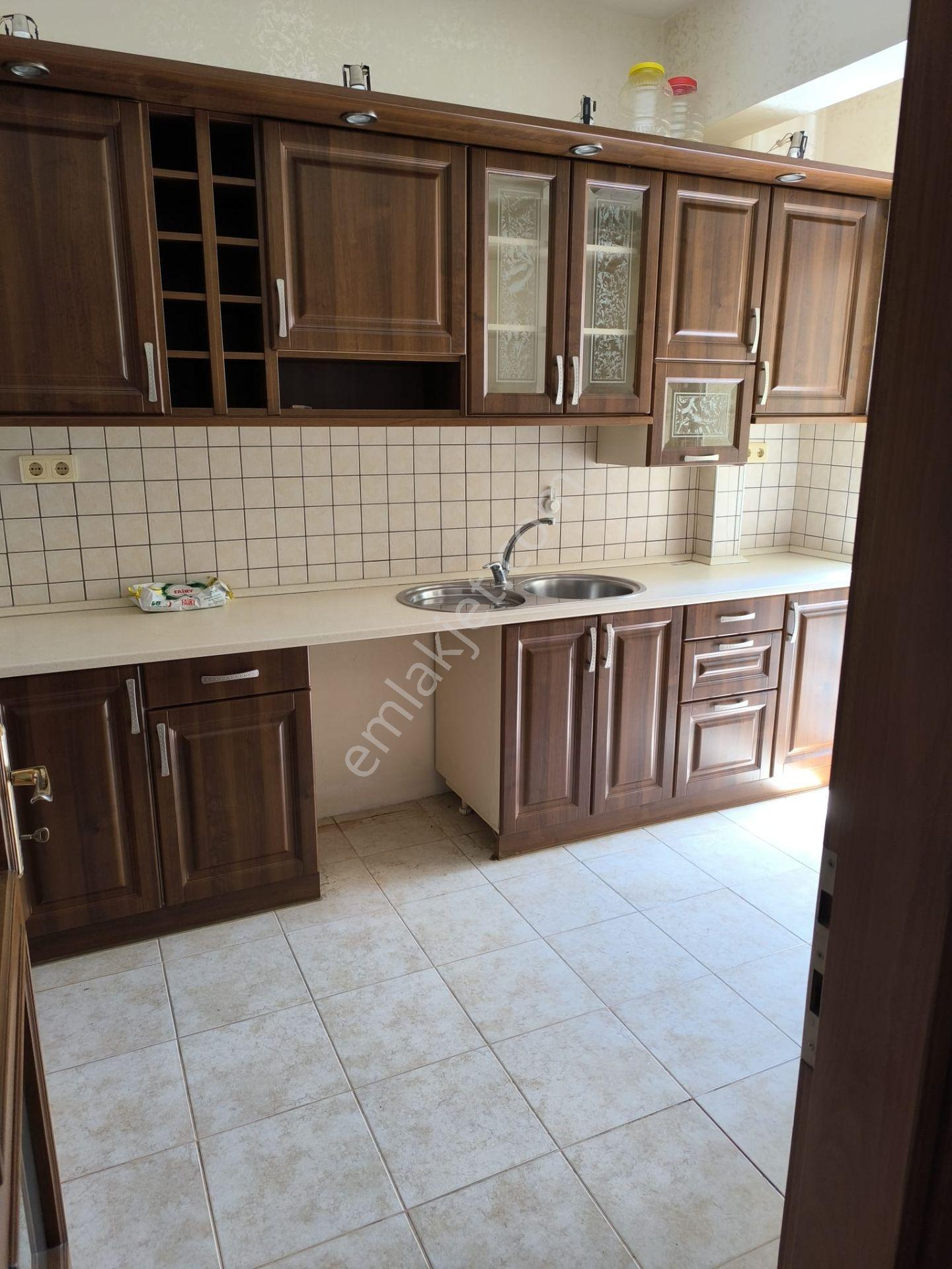 Bahçelievlerde Deniz Manzaralı 3+1 Bakımlı Geniş Daire - Görsel 10