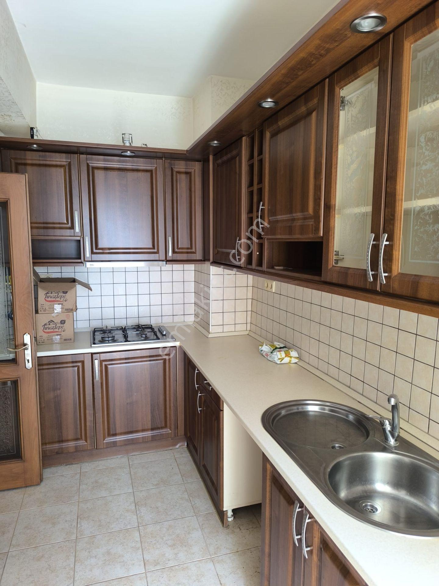 Bahçelievlerde Deniz Manzaralı 3+1 Bakımlı Geniş Daire - Görsel 3