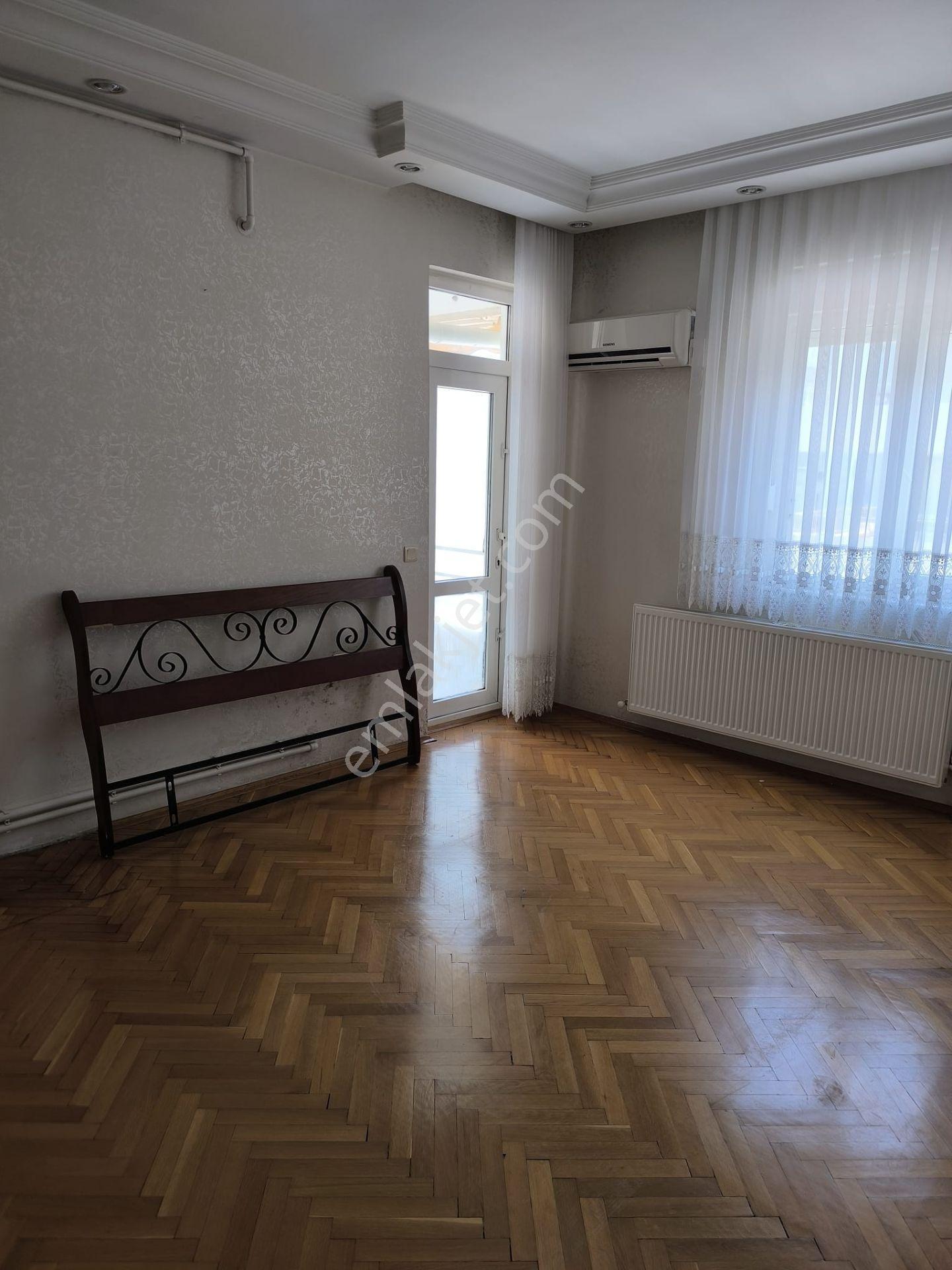 Bahçelievlerde Deniz Manzaralı 3+1 Bakımlı Geniş Daire - Görsel 13