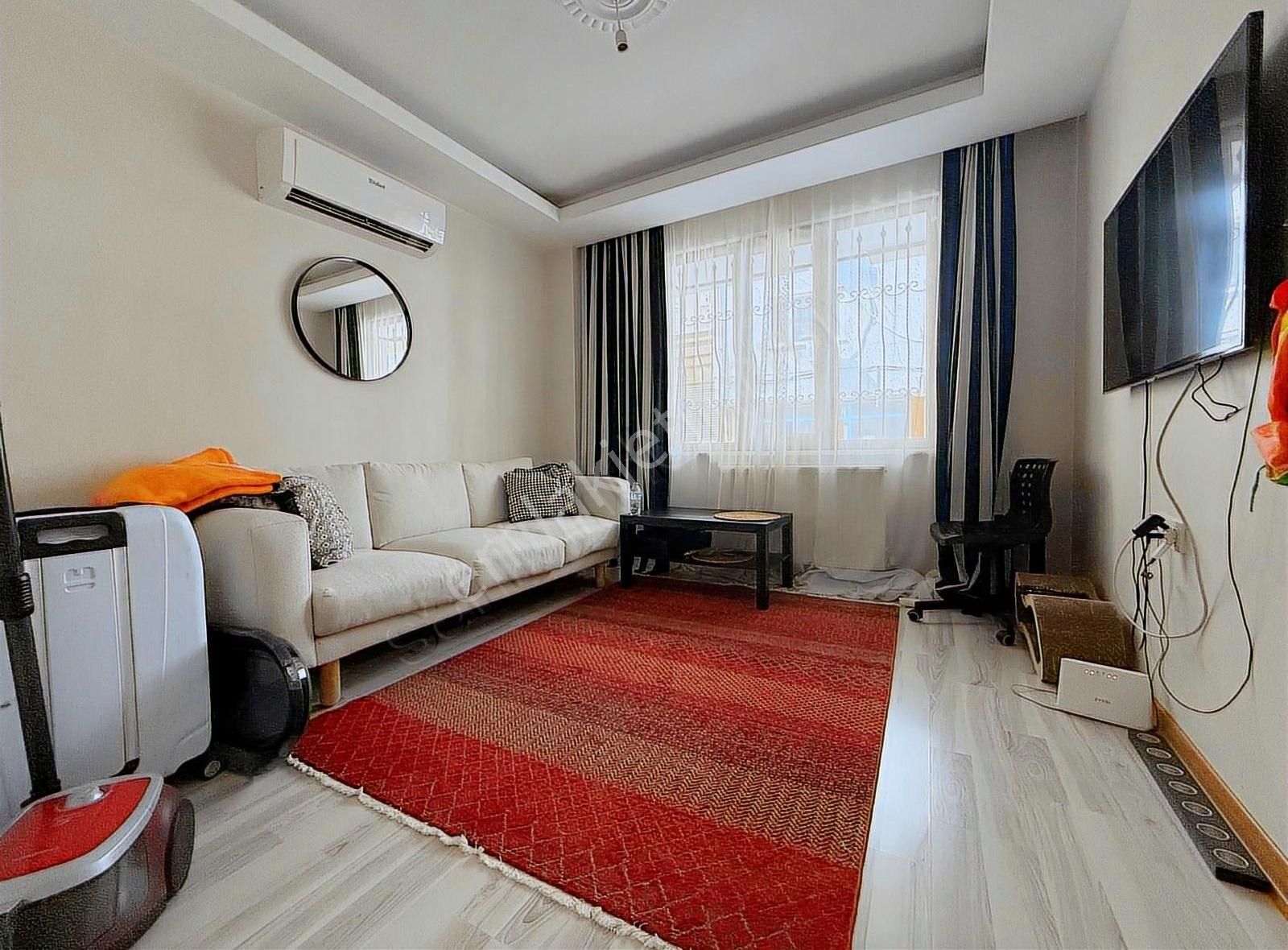 Karataş Emlak Tan Metrobüse Yakın Kullanışlı 1+1 Yüksek Giriş