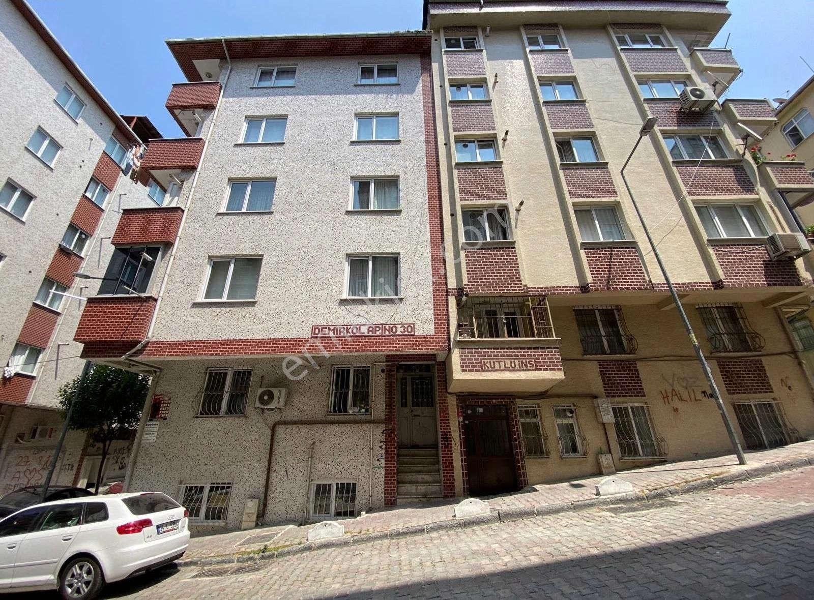 Karataş Emlak Tan Bilal Habeşi Camii Yakını 1+1 B.kat Yeni Bina