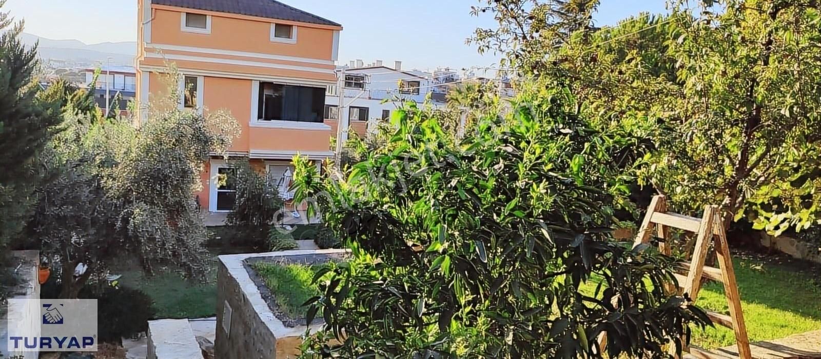 616 M² Arsa İçerisinde 4+1 Muhteşem Deniz Manzaralı Villa