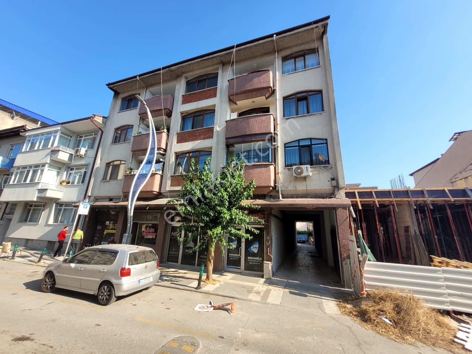 Adapazarı Çarşı Merkezde Bakımlı Otoparklı Satılık 150m² 3+1 Daire...
