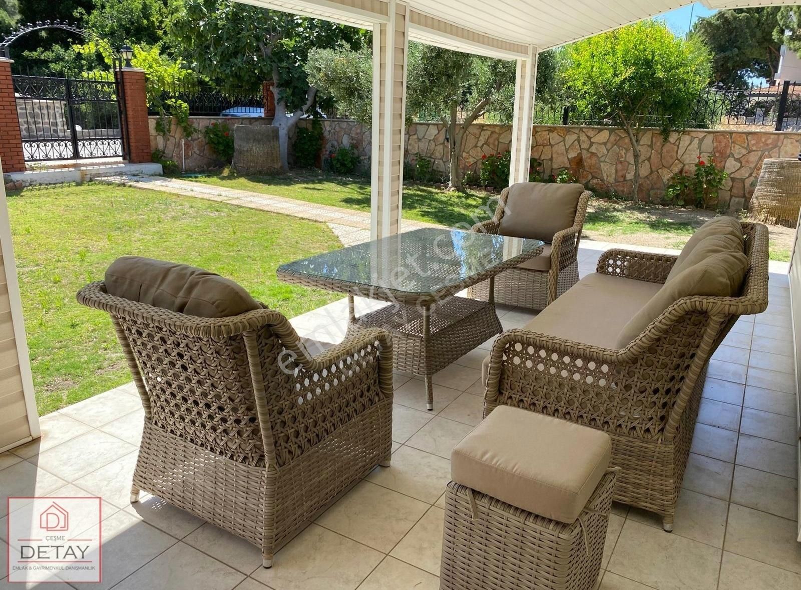 Çeşme Boyalık Denize Yürüme Mesafesinde 4+1 Kiralık Villa