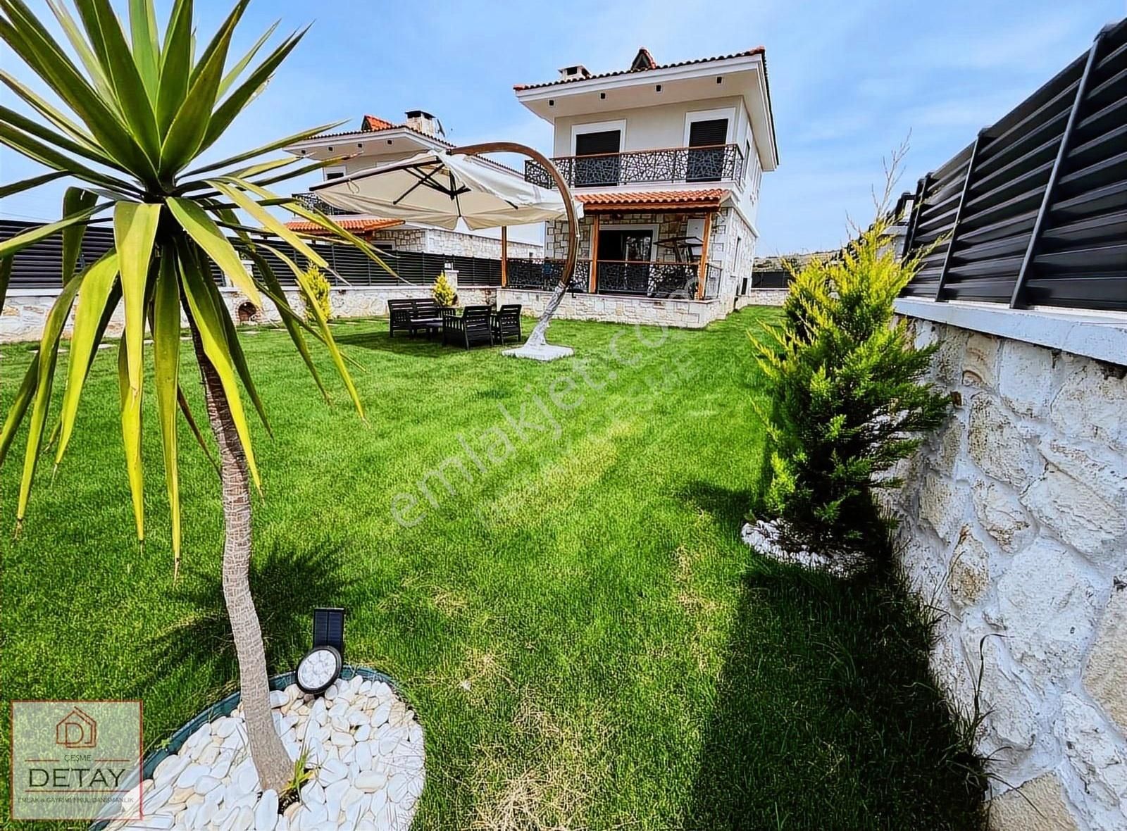 İzmir Foça'da Müstakil 3+1 Kiralık Villa