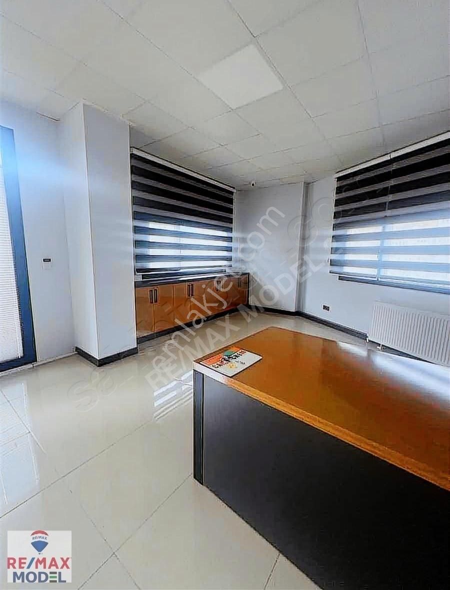 Remax Model Denizli'den İstiklal'de Cadde Üzeri Kiralık İş Yeri