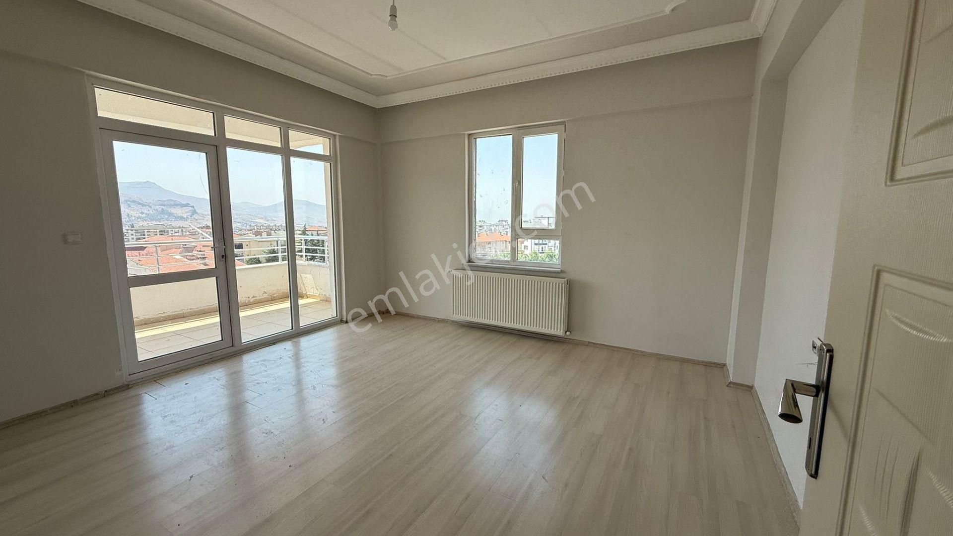 Öz Gaye Emlaktan Develi Aşık Seyrani Mahallesinde Satılık Daire