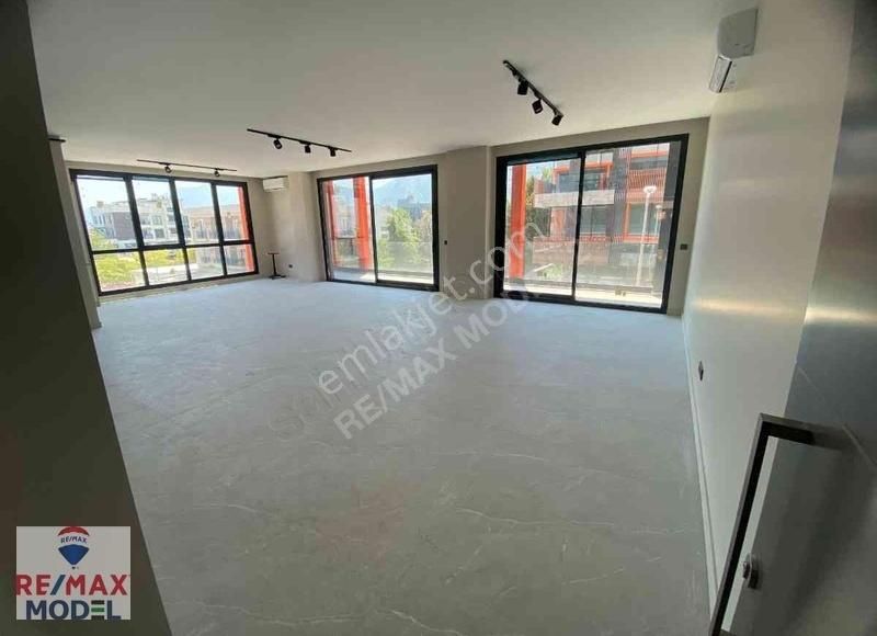 Remax Model'den Çamlık Caddesi'nde Anahtar Teslim Kiralık Ofis