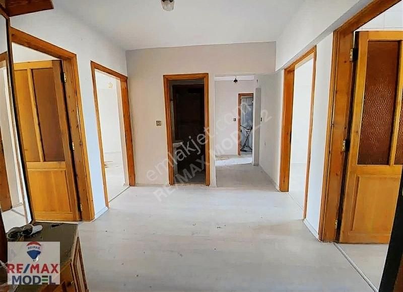 İstiklal Caddesi'nde 170m2 3+1 Geniş Kiralık Daire