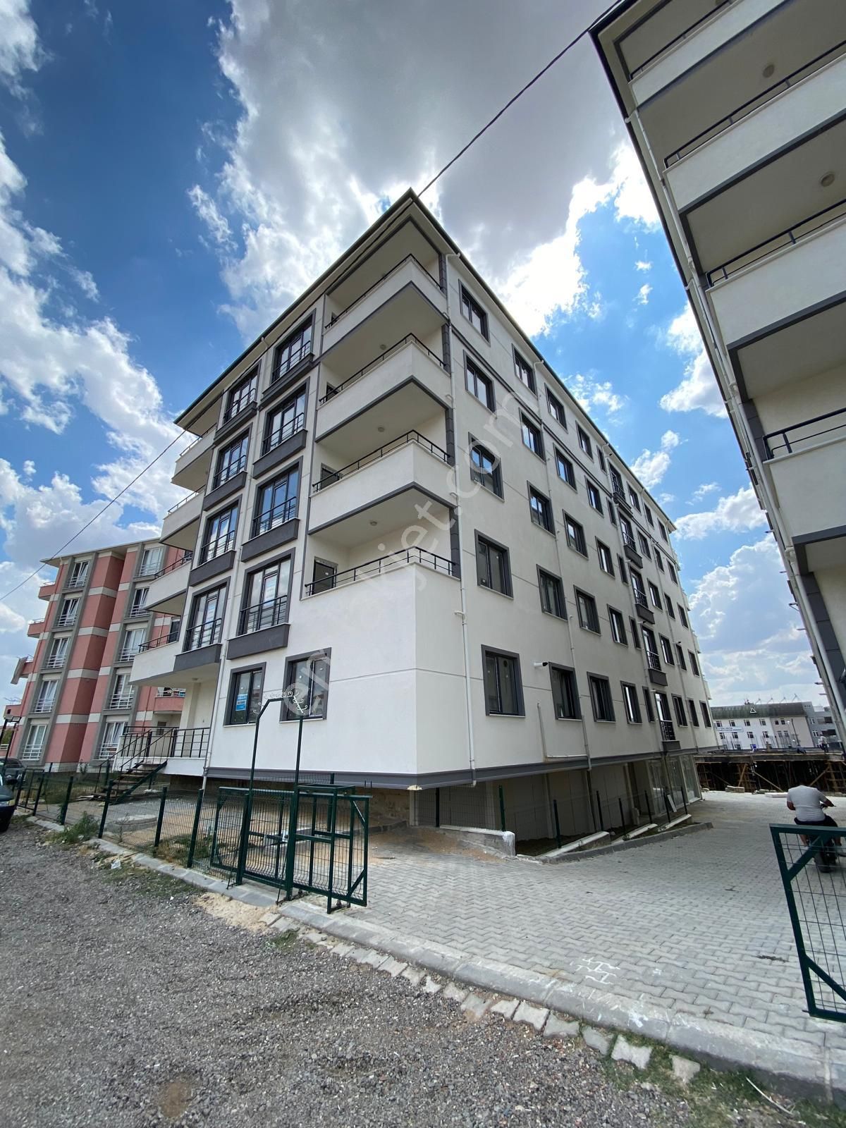 Kırklareli Merkez Atatürk Mahallesi Mutfağı Ayrı Geniş 2+0 Daire