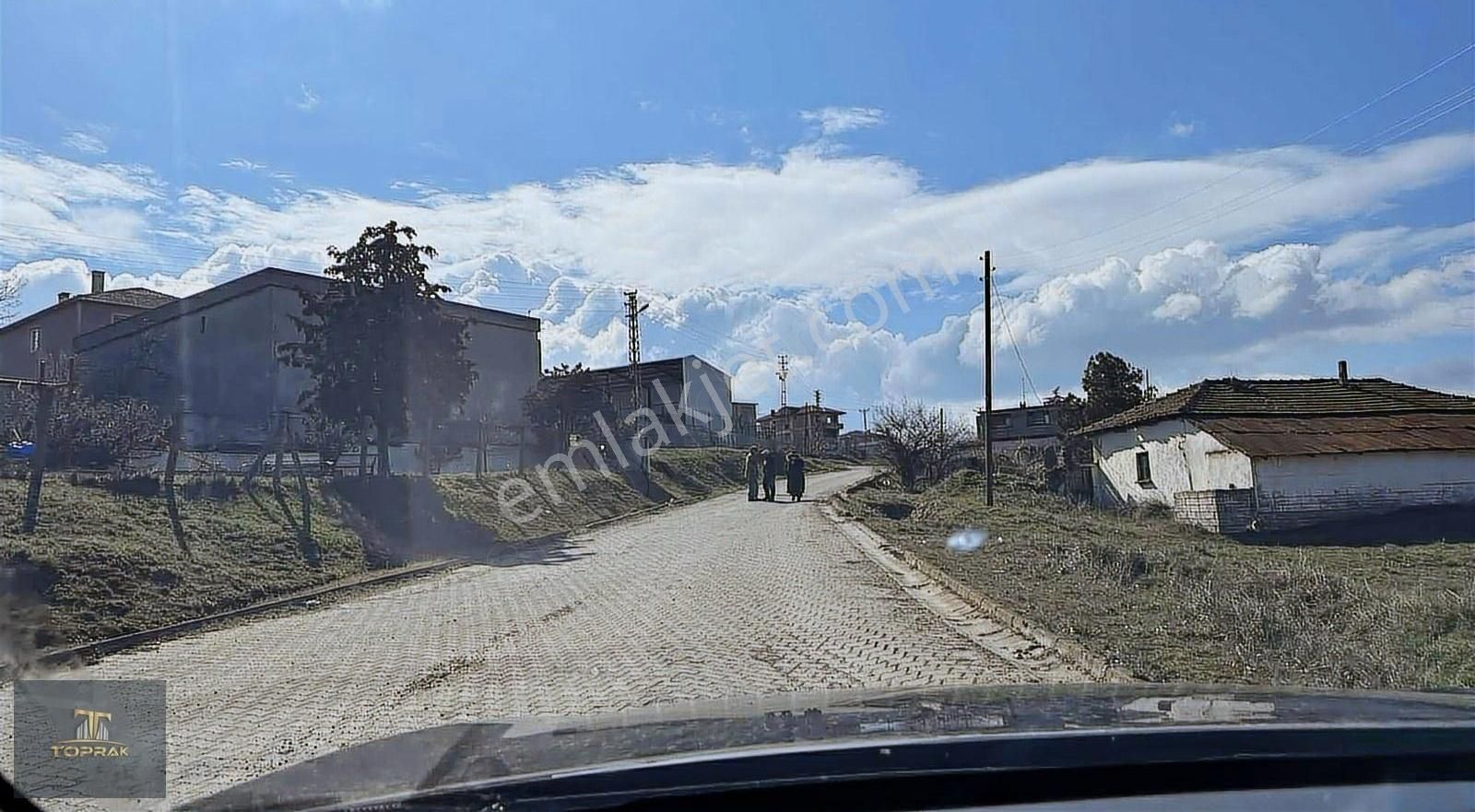 Yapılaşma İçerisinde Satılık Parseller