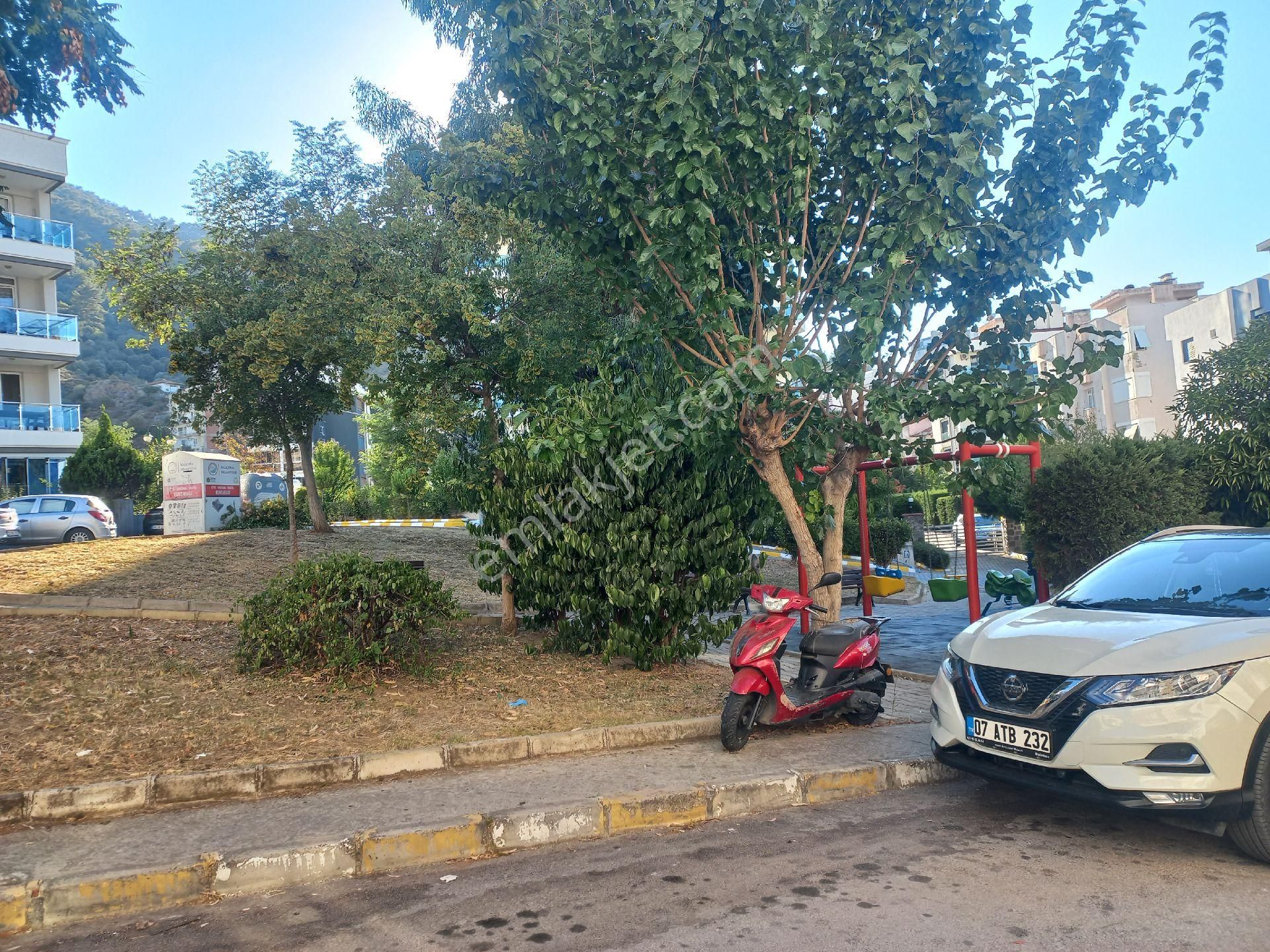 Balçova Çetin Emeç 'de 3+1 Jeotermal Konforlu Geniş Daire