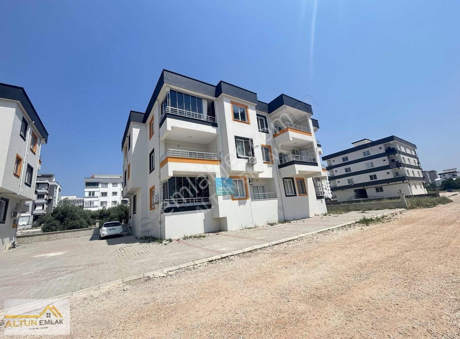 Altun Emlaktan İmkb Okulu Civarında Sıfır 2+1