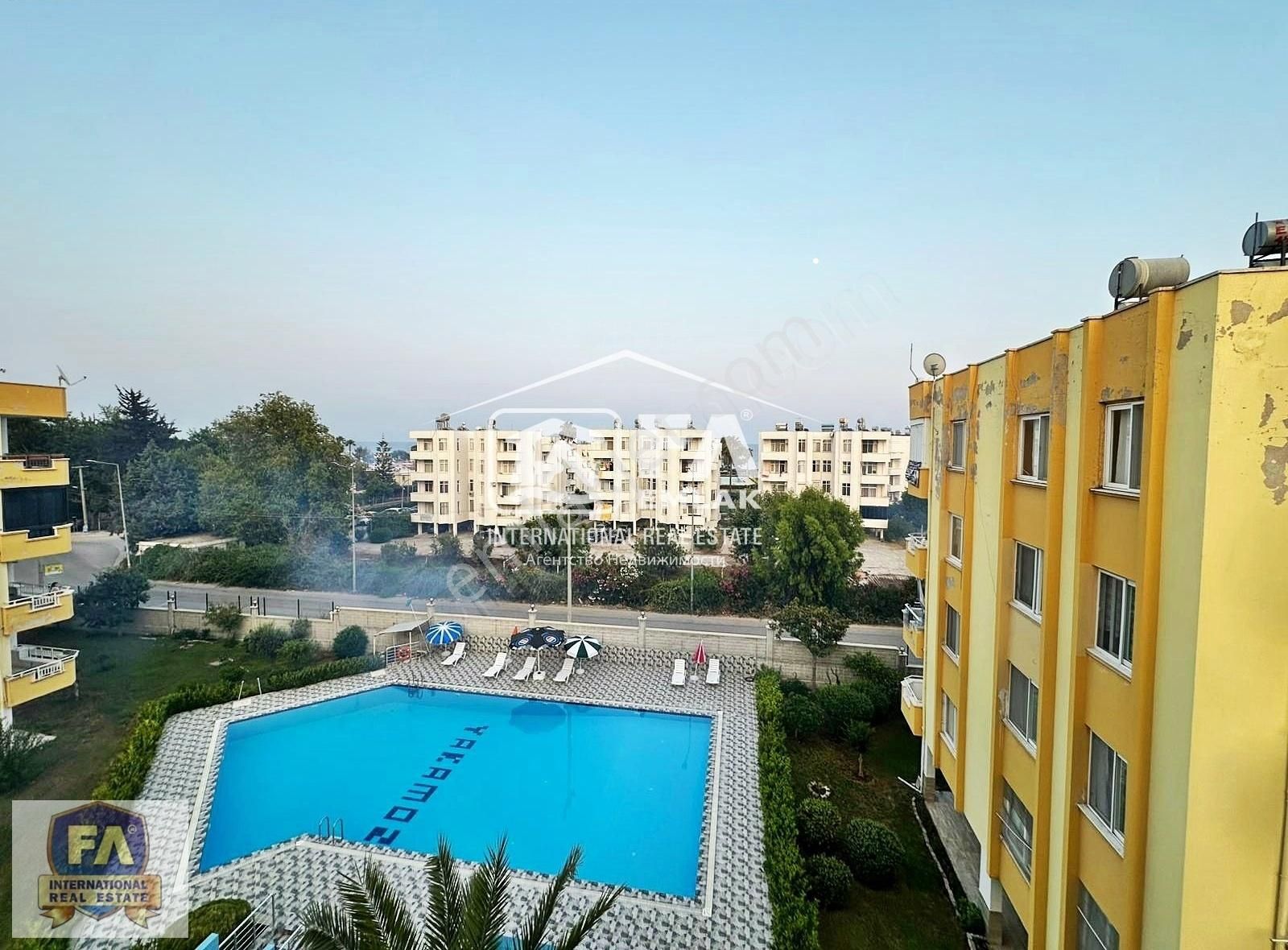 Fa'dan Çeşmeli'de Yüzme Havuzlu Sitede Ful Eşyalı Kiralık Yazlık