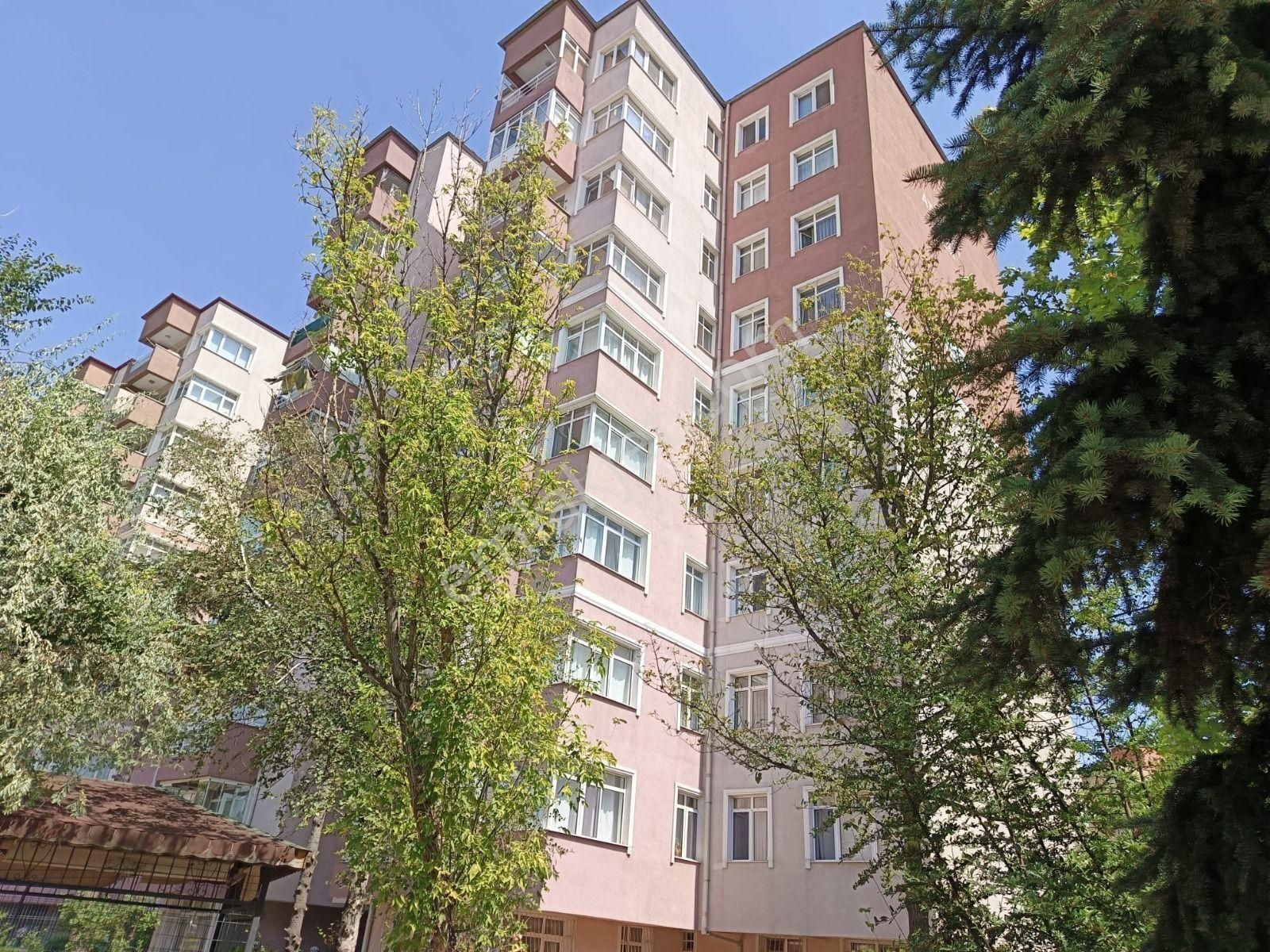 A.o.ç. Atakent Sitesi'nde 2+1 Ön Cephe Ara Kat Daire