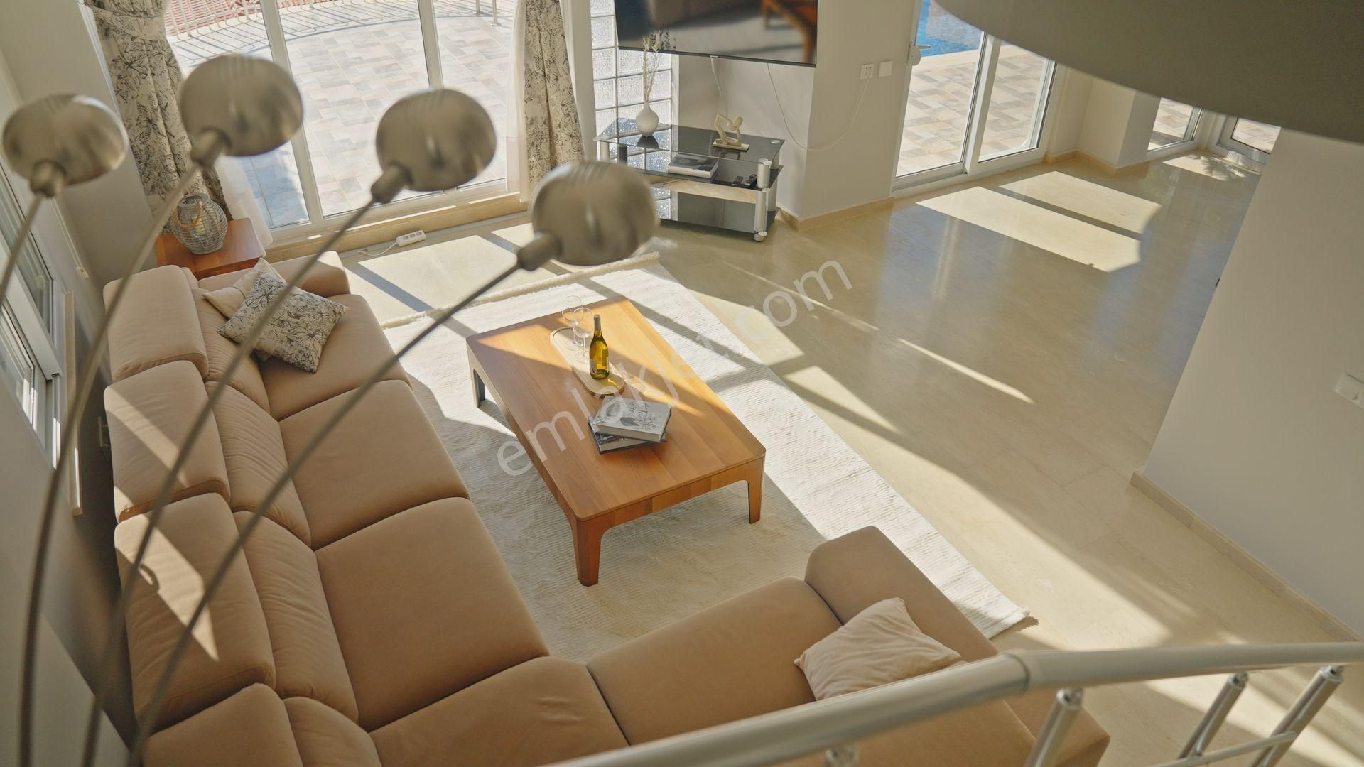 Alanya Tepe Bölgesinde Lüx Dizayn Edilmiş 4+1 Villa - Görsel 5