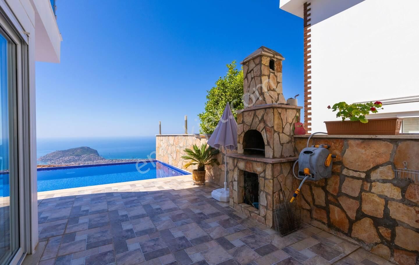 Alanya Tepe Bölgesinde Lüx Dizayn Edilmiş 4+1 Villa - Görsel 24