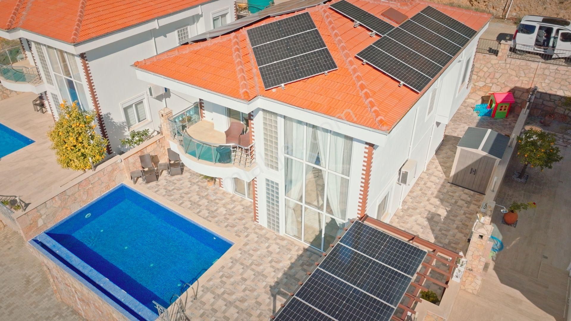 Alanya Tepe Bölgesinde Lüx Dizayn Edilmiş 4+1 Villa - Görsel 28