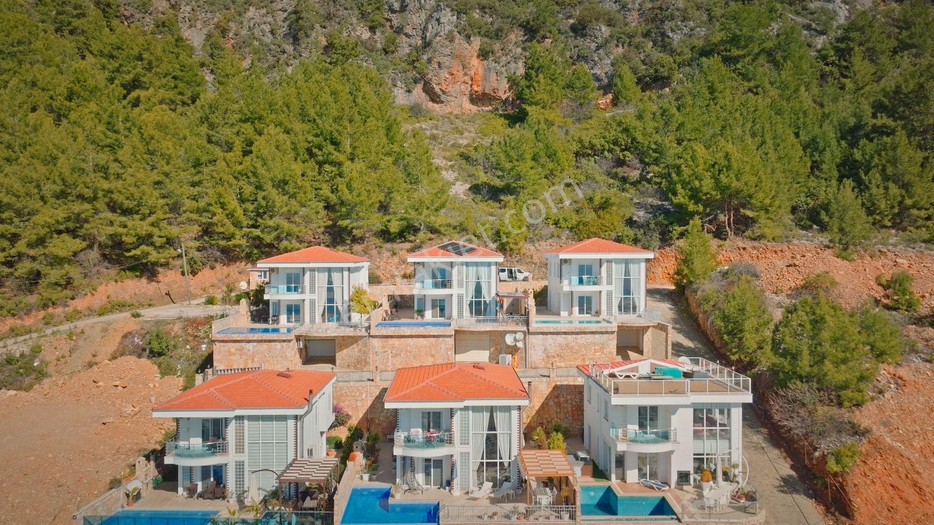 Alanya Tepe Bölgesinde Lüx Dizayn Edilmiş 4+1 Villa - Görsel 29