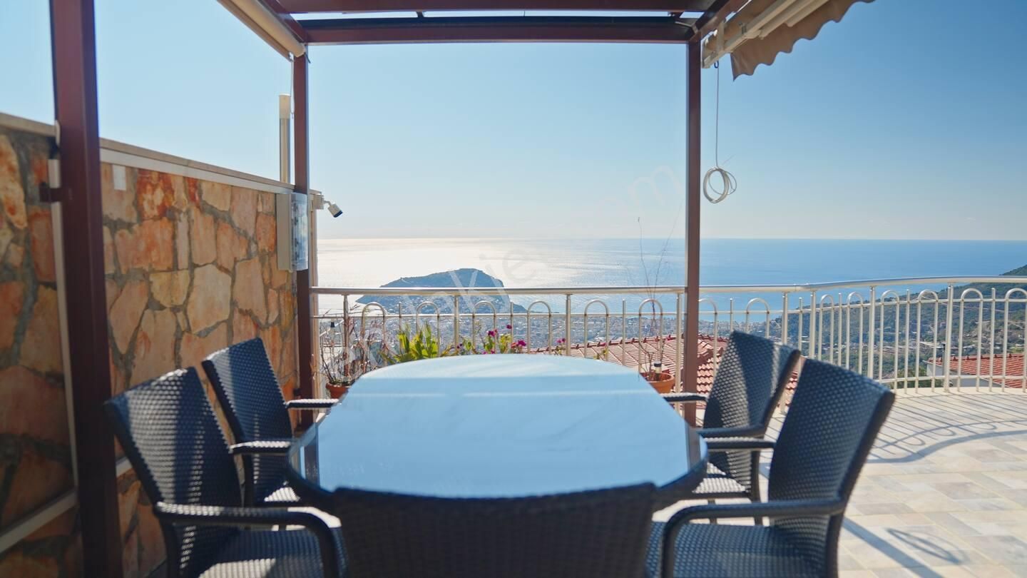 Alanya Tepe Bölgesinde Lüx Dizayn Edilmiş 4+1 Villa - Görsel 26