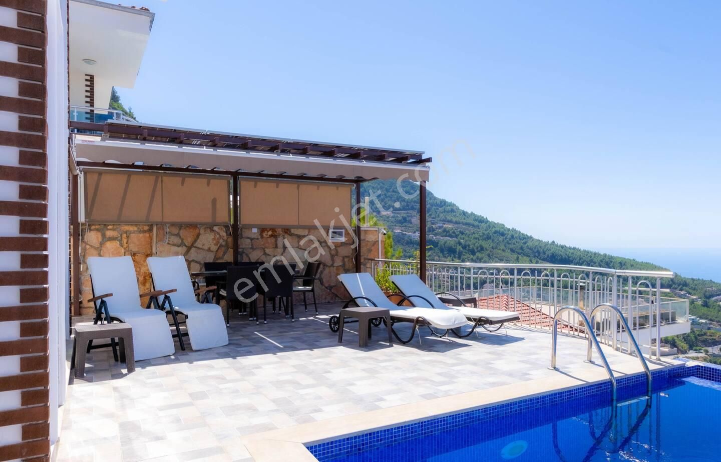 Alanya Tepe Bölgesinde Lüx Dizayn Edilmiş 4+1 Villa - Görsel 25