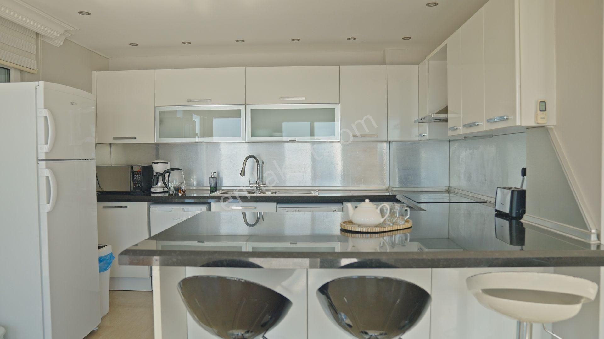 Alanya Tepe Bölgesinde Lüx Dizayn Edilmiş 4+1 Villa - Görsel 18