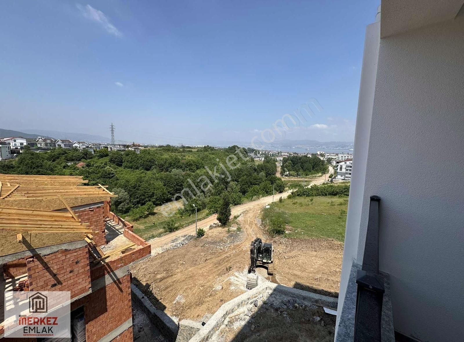 Başiskele Barbaros Mah'de Seyr-i Vadi Proj Satılık Arakat Daire