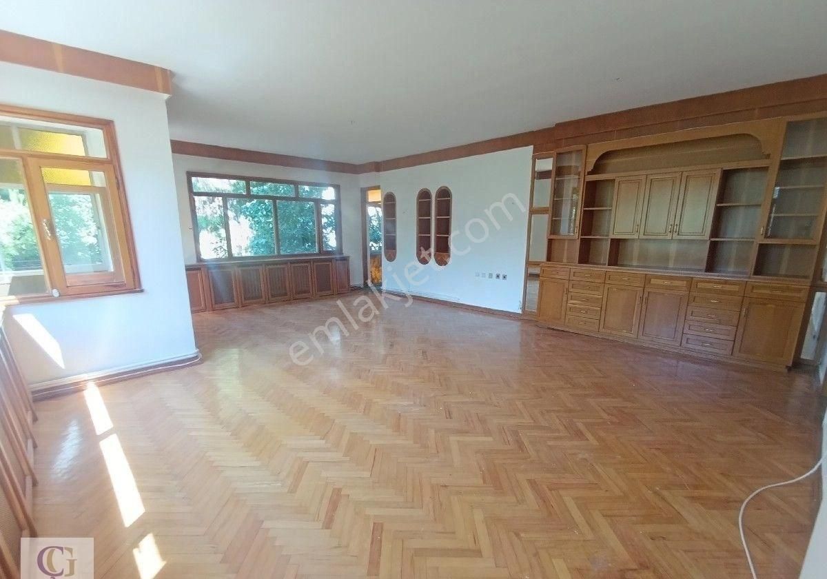 Çizme Gyrmnkl Den Yeşilköy De Çarşıya Yakın Kiralık 3+1