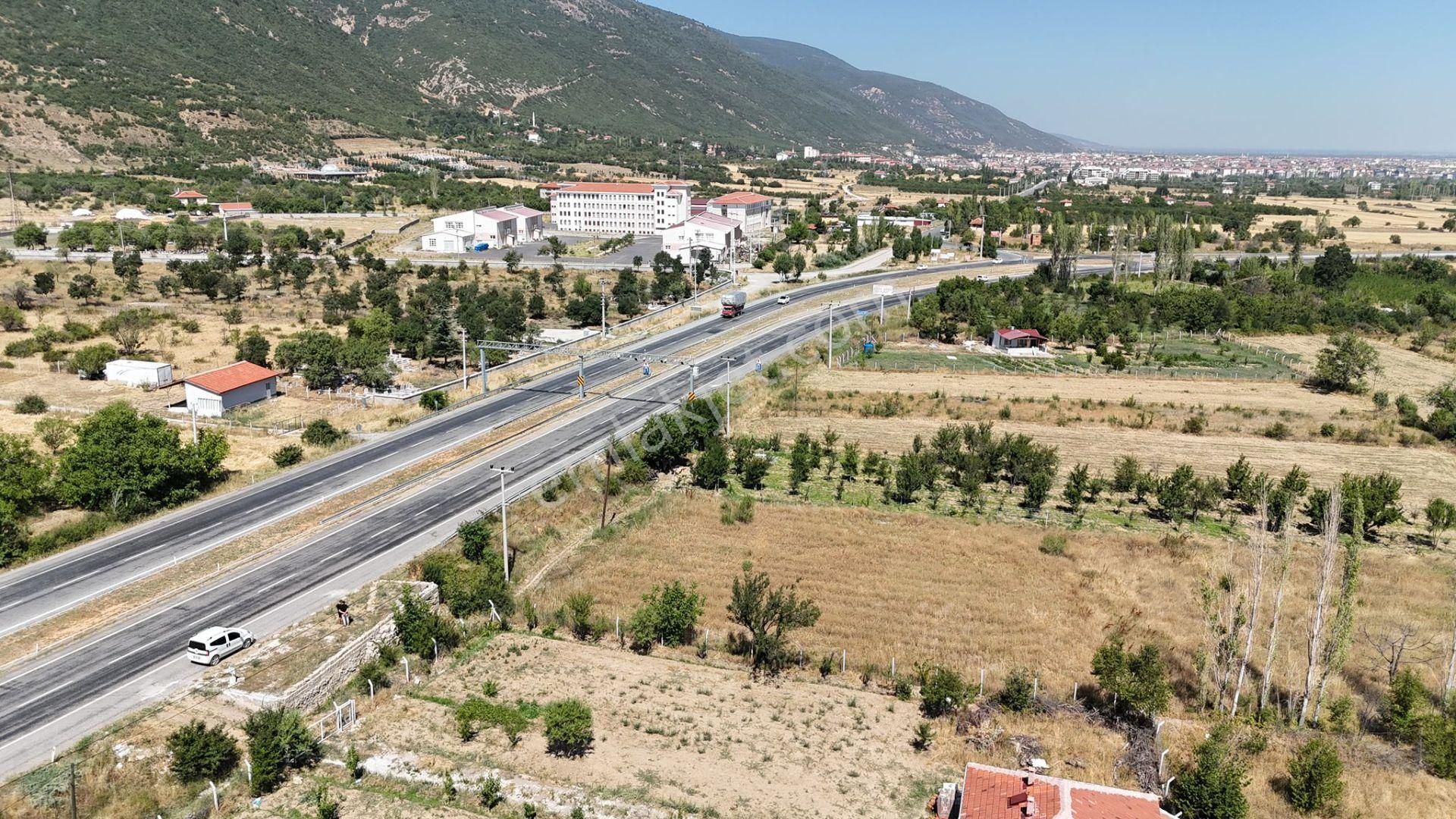 Maya Emlaktan Yeni Antalya Yolu Yola Sıfır Satılık 1400m2 Arazi