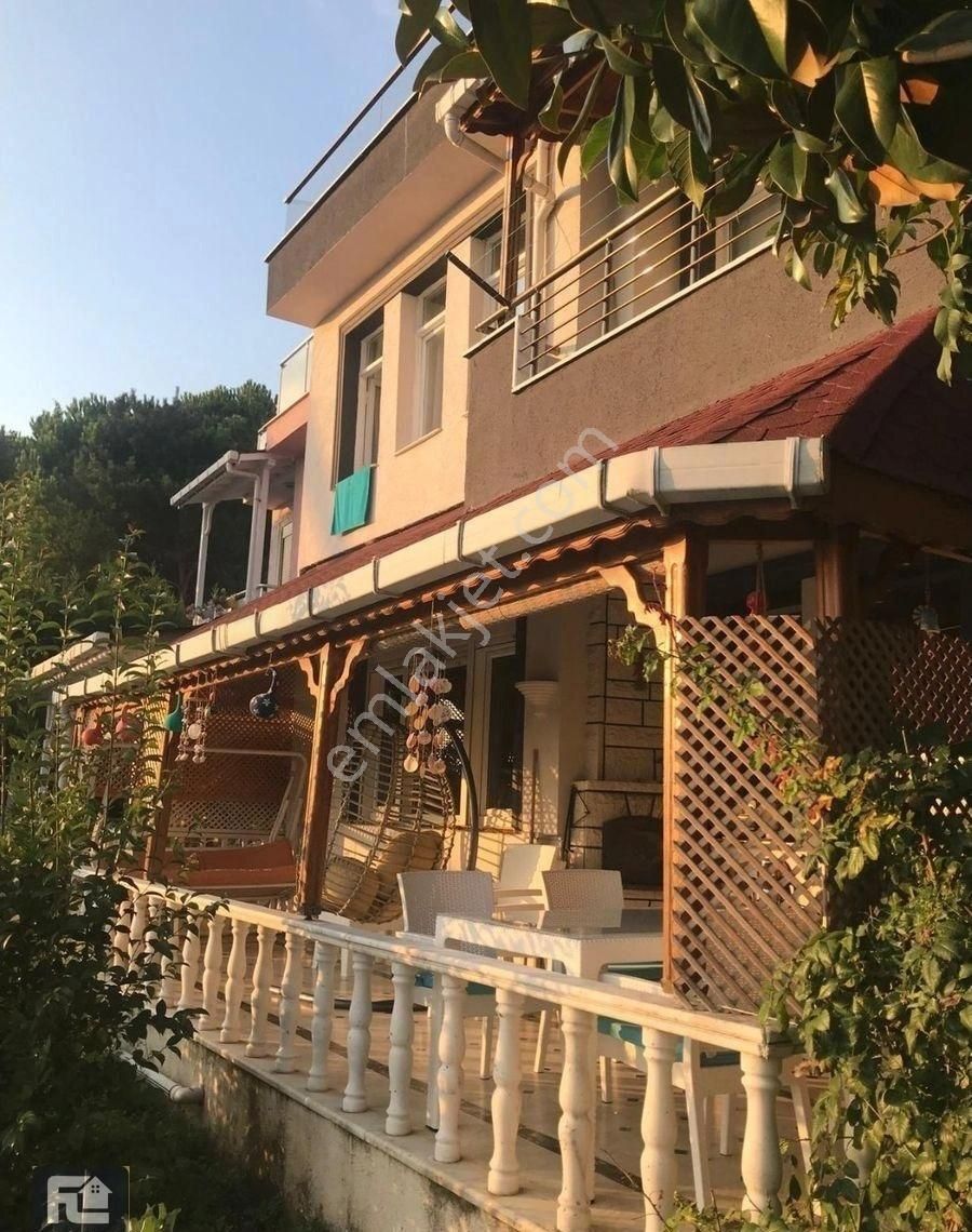F-l Emlaktan Şile Çavuş Mah Villa Yazlık Ortak Havuzlu