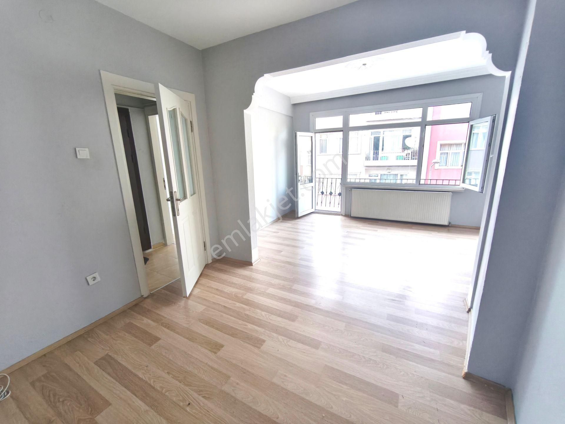 Eyüp Nişancı B.haydar , Metrobüse-tramvaya Yakın,havadar, Kombili, 3.kat, 2+1 Daire