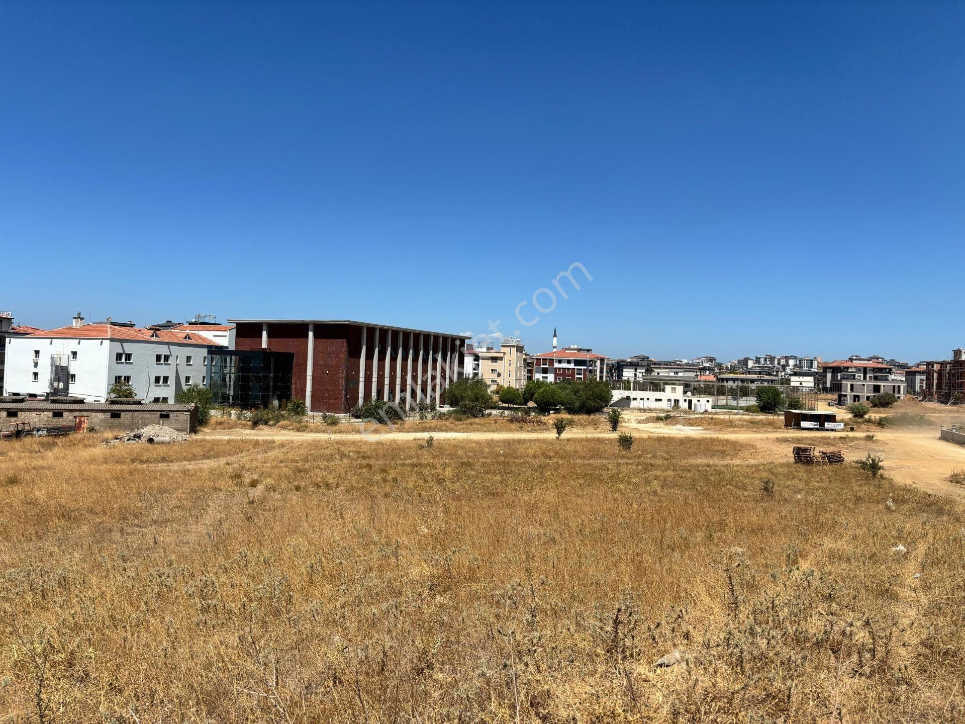 Seferihisar Çolakibrahimbey'de Yatay Mimariye Uygun, Villa Yapımına Elverişli Satılık Arsa