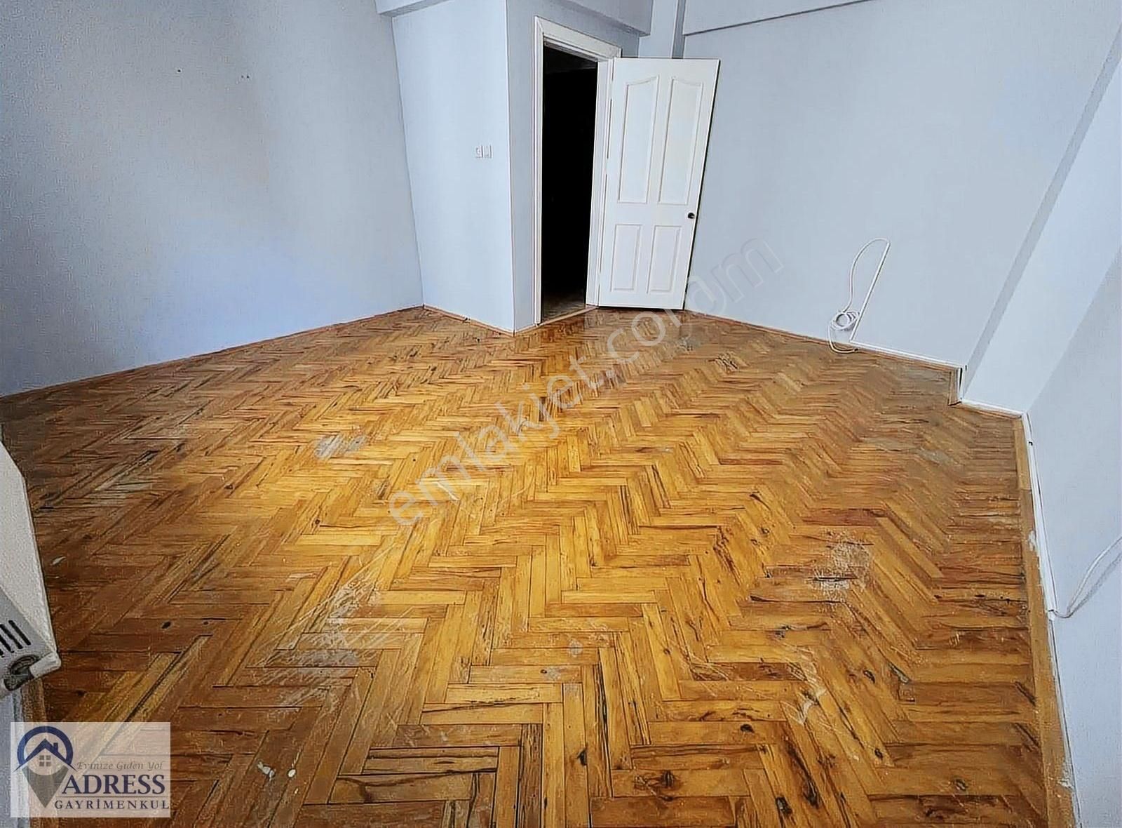Finans Merkezi Yanı İyi Konumda Balkonlu 2+1 Daire