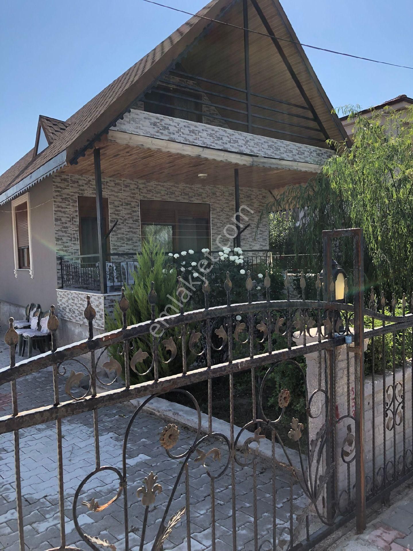 Bucak Kızılayda 5+1 Dublex Villa Satılık