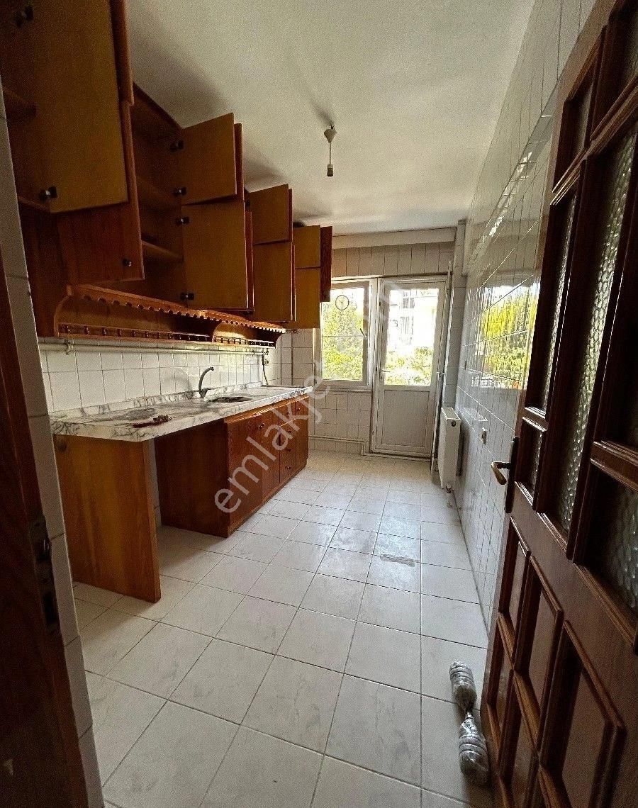 Manisa Akhisar Ulucami Mah. ‼️ Giriş Katı❗️ Kapalı Otoparklı Kiralık 3+1 Daire