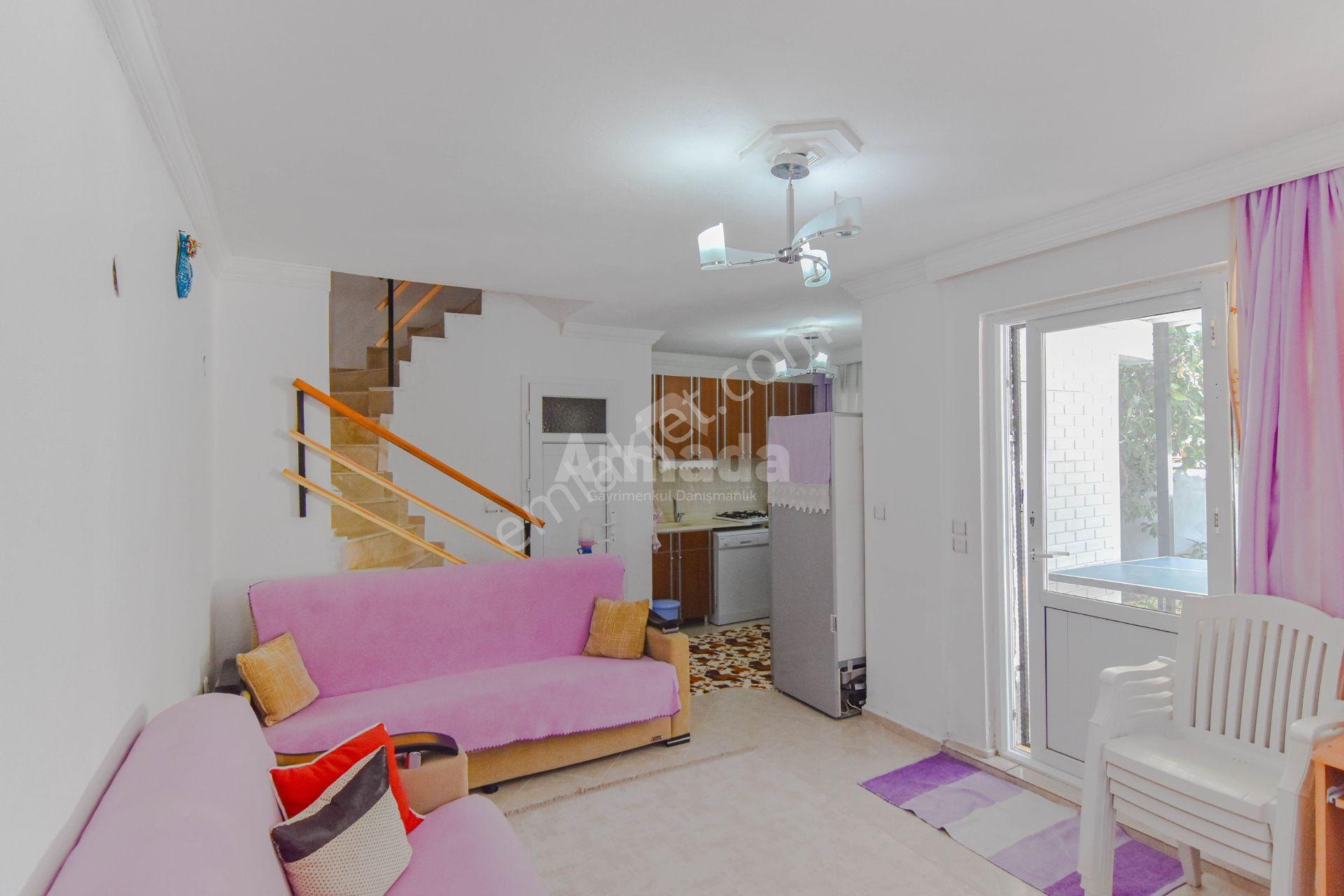 Kuşadası Soğucak'ta Havuzlu Sitede Satılık 4+1 Villa - Görsel 2