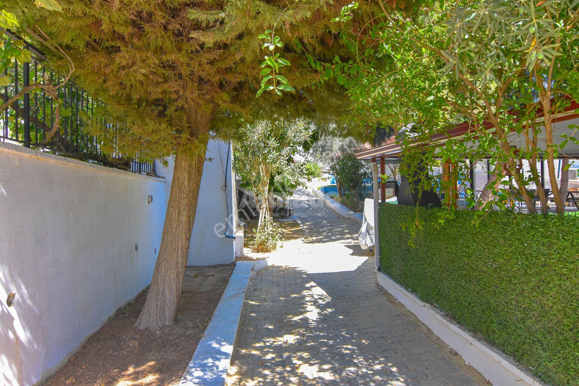 Kuşadası Soğucak'ta Havuzlu Sitede Satılık 4+1 Villa - Görsel 33