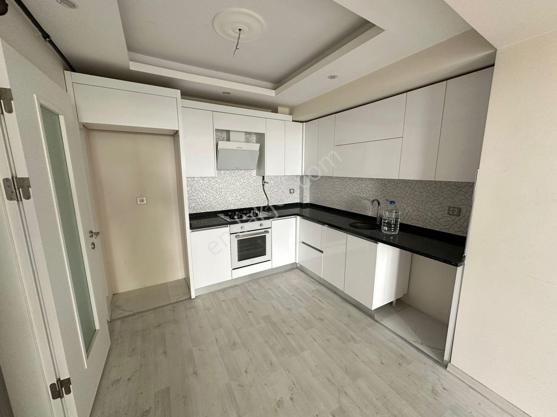 Zeki Emlak'tan Muradiye İstasyon Civarında 1+1 Kiralık Daire