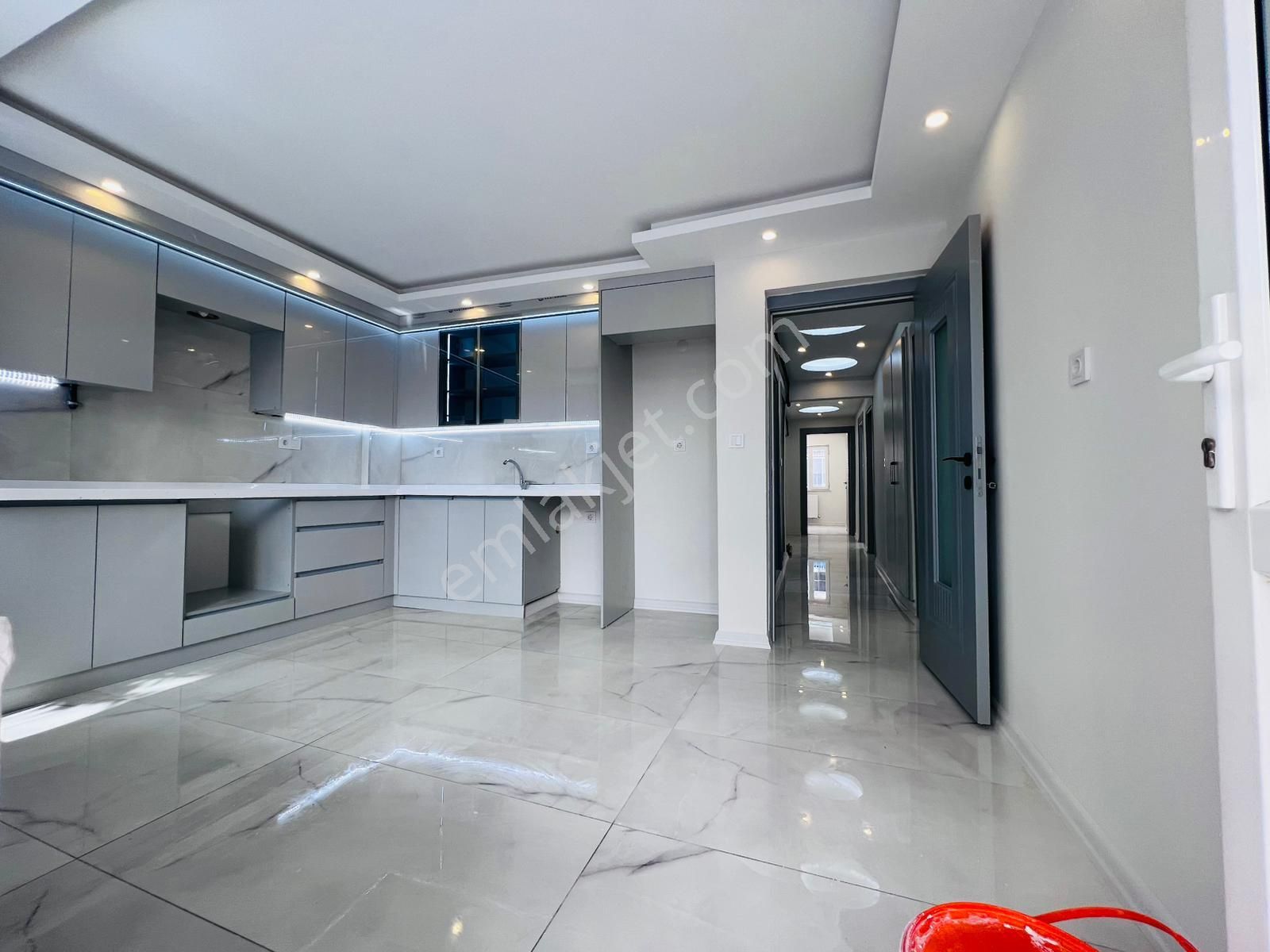 🏡2 Anafartalar Mahallesi 🏡 ✅3+1 140 M2 5 Katlının Zemin Katı ❇️kombi Petekl