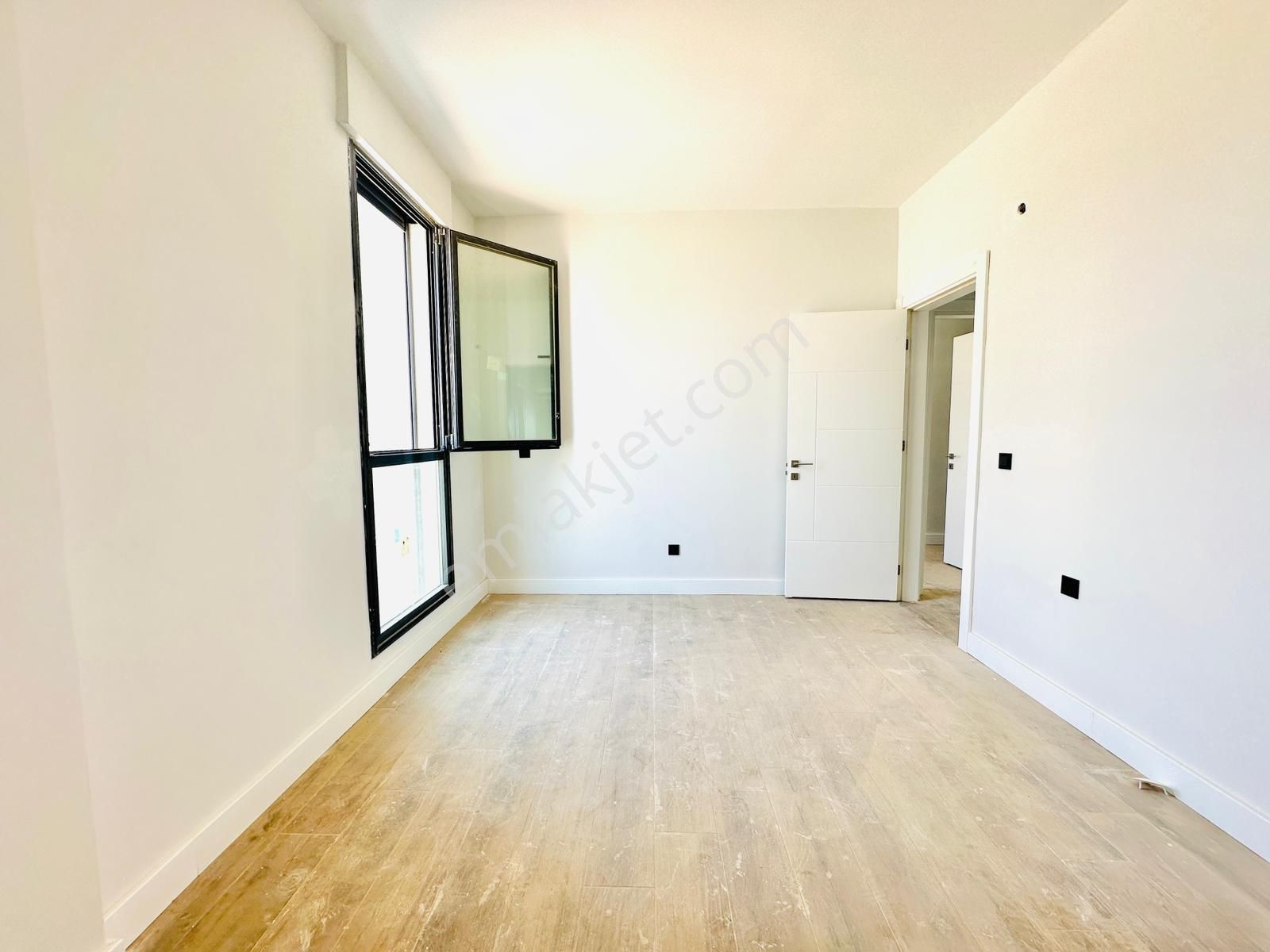 Değirmendere Mah.royal Panorama`da Deniz Manzaralı Daire Satılık - Görsel 17