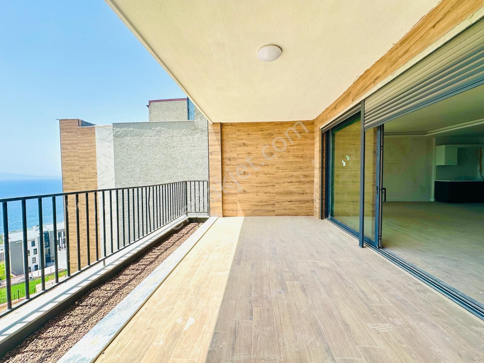 Değirmendere Mah.royal Panorama`da Deniz Manzaralı Daire Satılık - Görsel 12