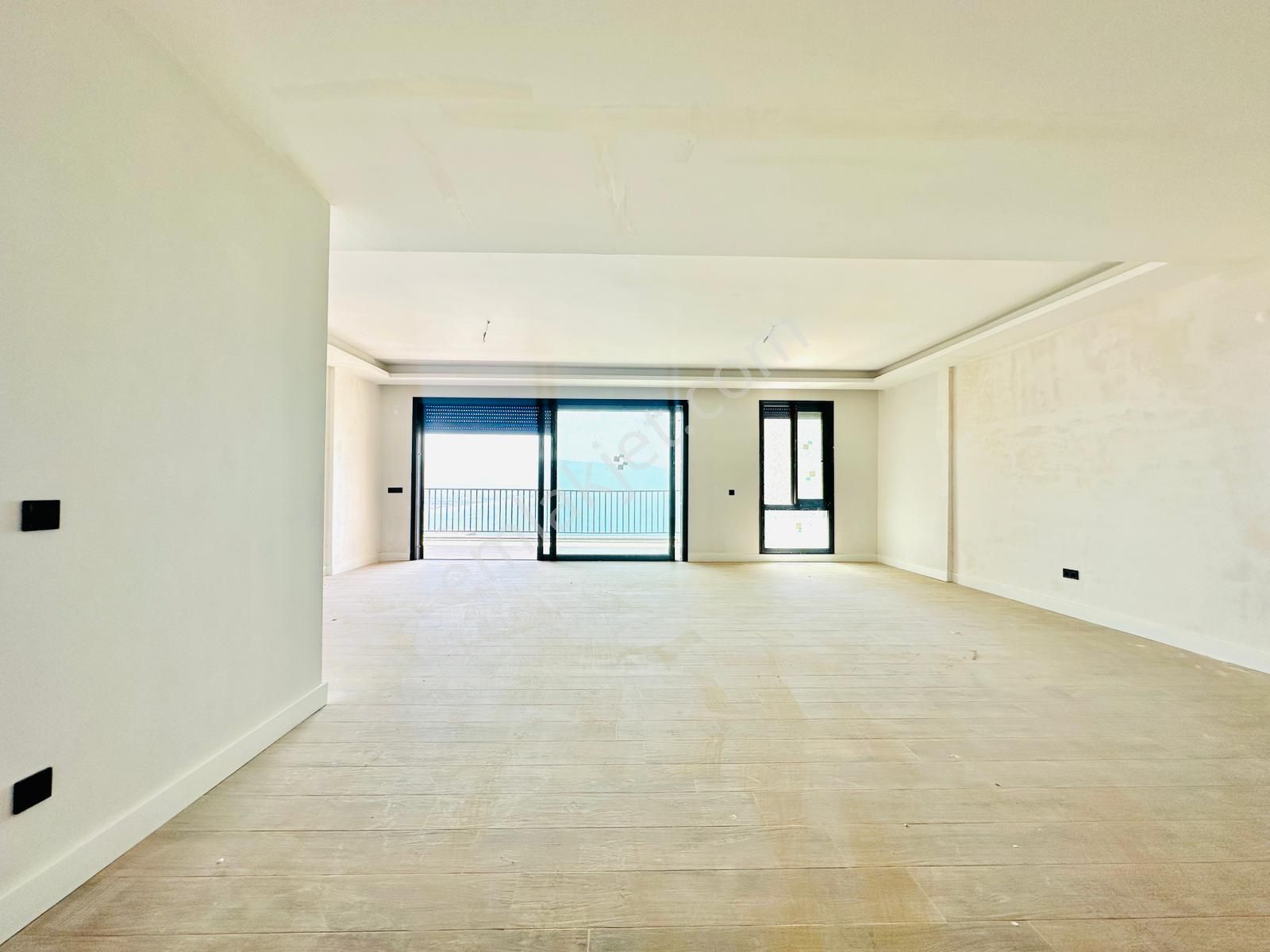 Değirmendere Mah.royal Panorama`da Deniz Manzaralı Daire Satılık - Görsel 6